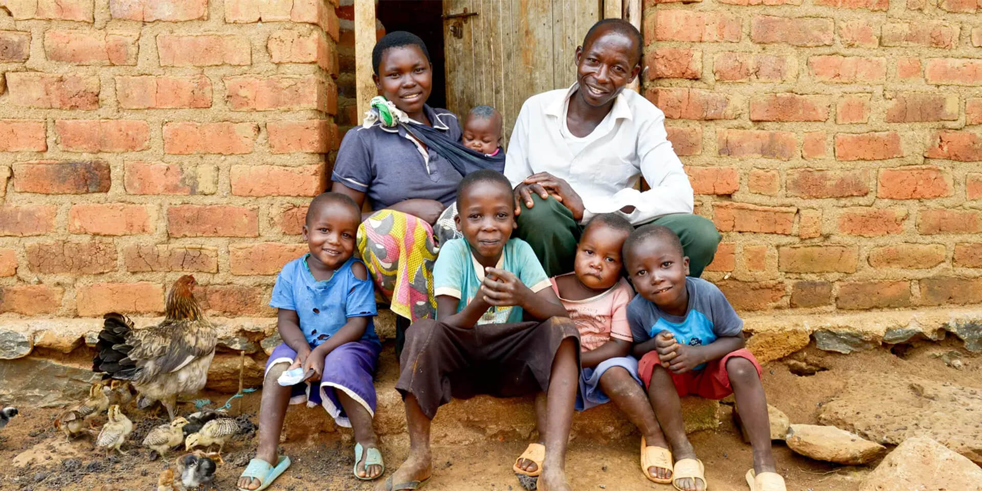 Isaya Mwita aus Tansania mit Familie
