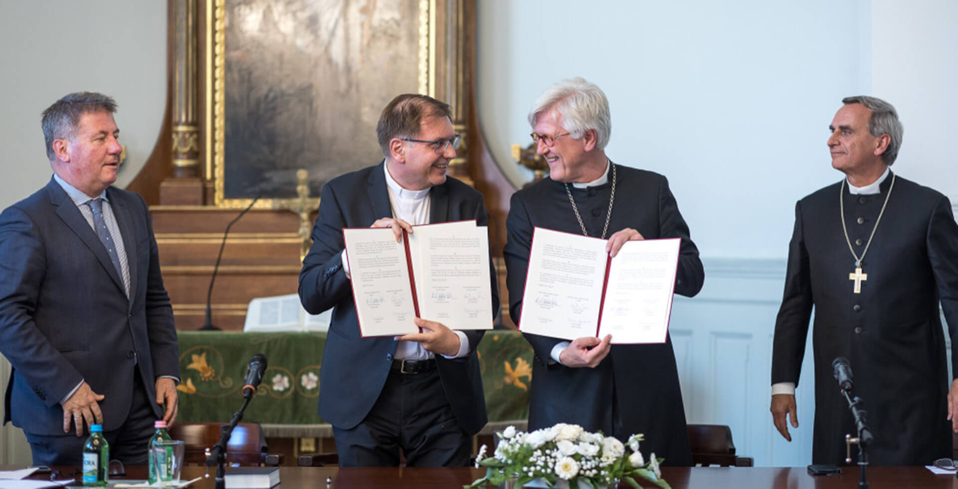 Bei der Vertragsunterzeichnung des Partnerschaftsvertrags mit der Evangelisch-Lutherischen Kirche in Ungarn