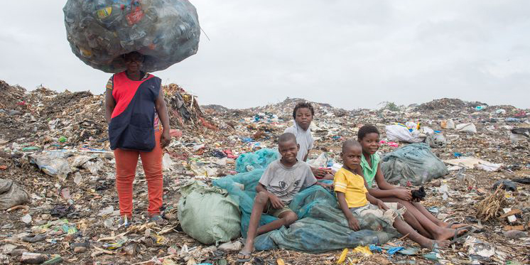 Mosambik Müllkippe Maputo Kinder
